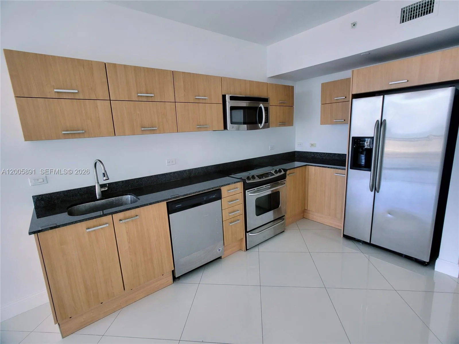 350 S Miami Ave # 3111, Miami, FL 33130 photo 5