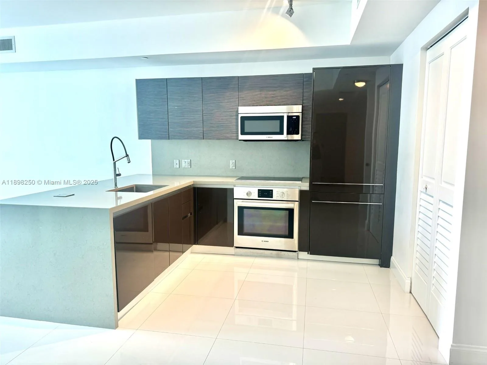 1080 Brickell Ave # 1506, Miami, FL 33131 photo 2