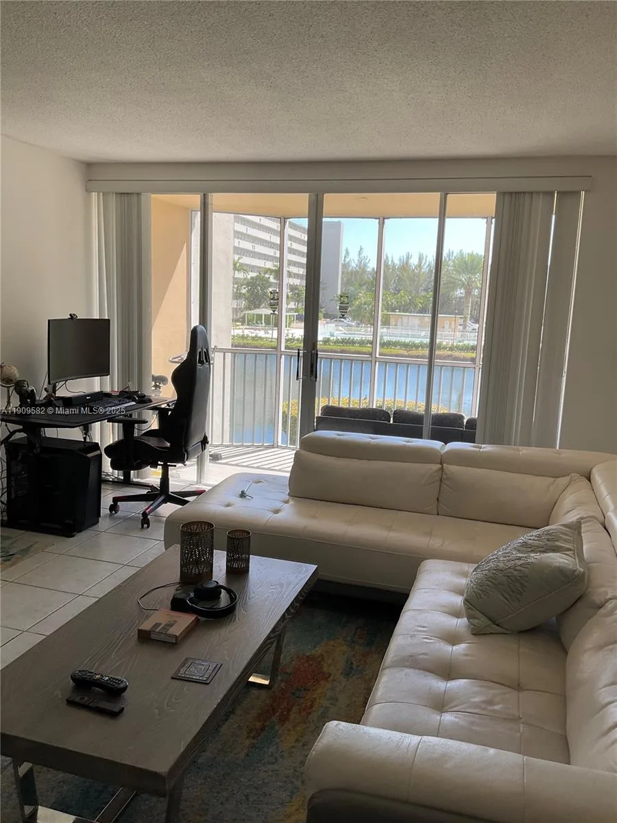 1770 NE 191st St # 206-1, Miami, FL 33179 photo 4