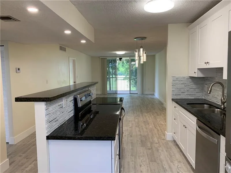 250 Jacaranda Drive # 203, Plantation, FL 33324