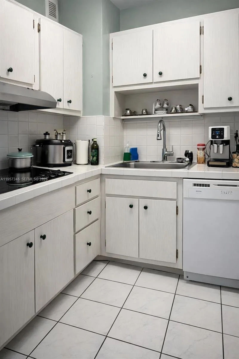 2899 Collins Ave # 1234, Miami Beach, FL 33140 photo 11