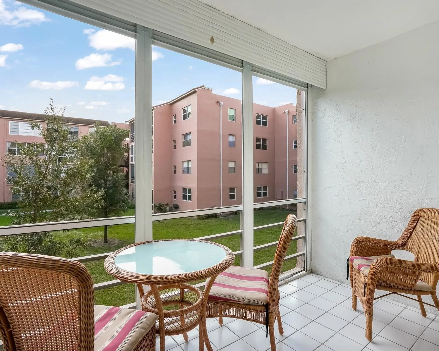 2851 Somerset Drive # 205, Lauderdale Lakes, FL 33311