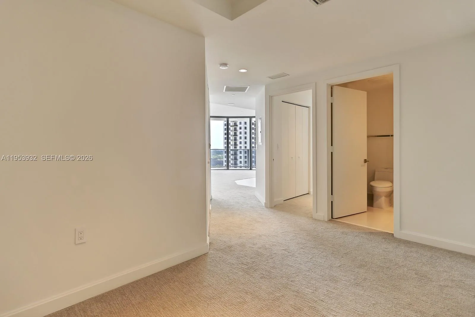45 SW 9th St # 1806, Miami, FL 33130 photo 3