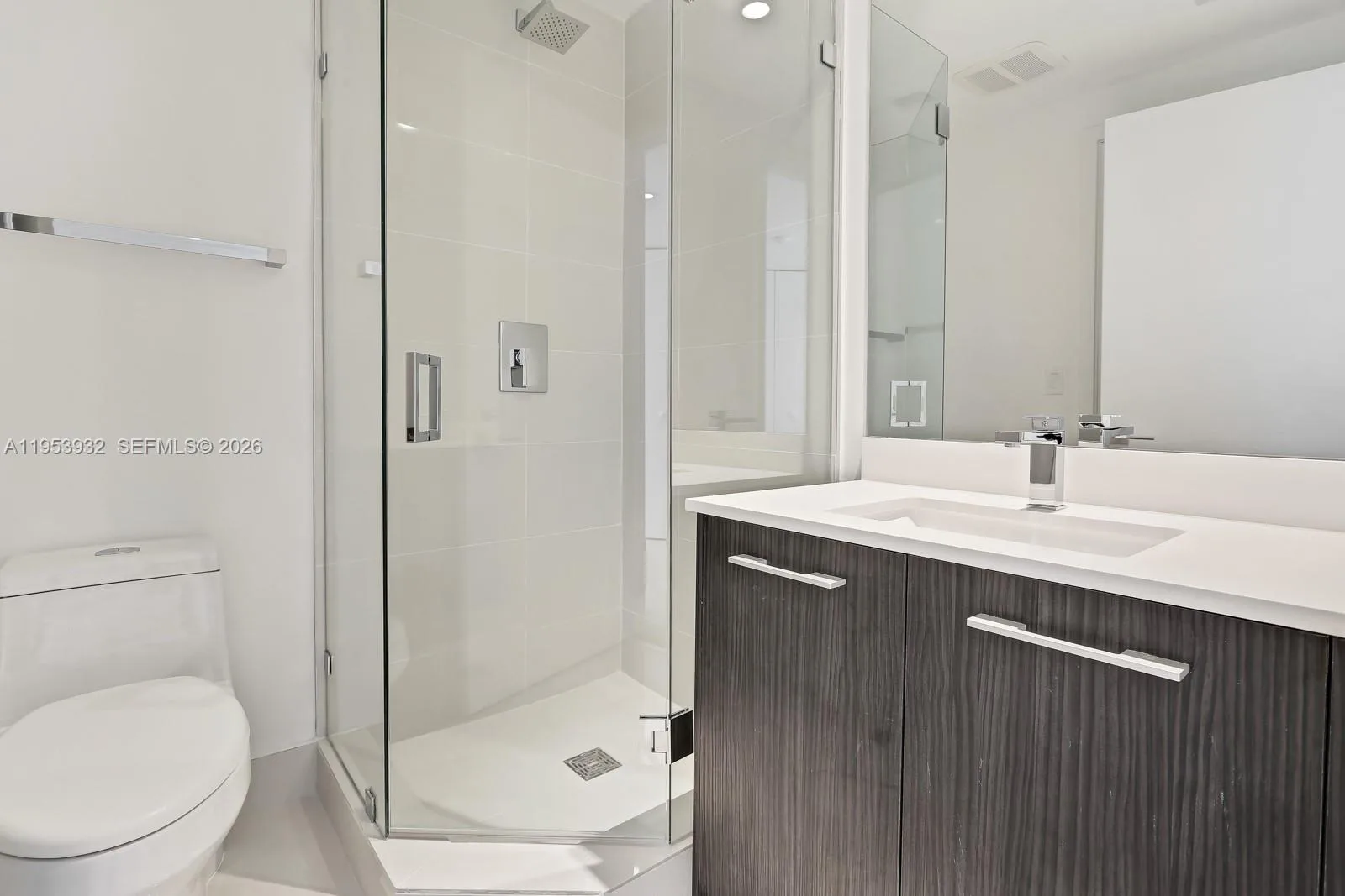 45 SW 9th St # 1806, Miami, FL 33130 photo 4