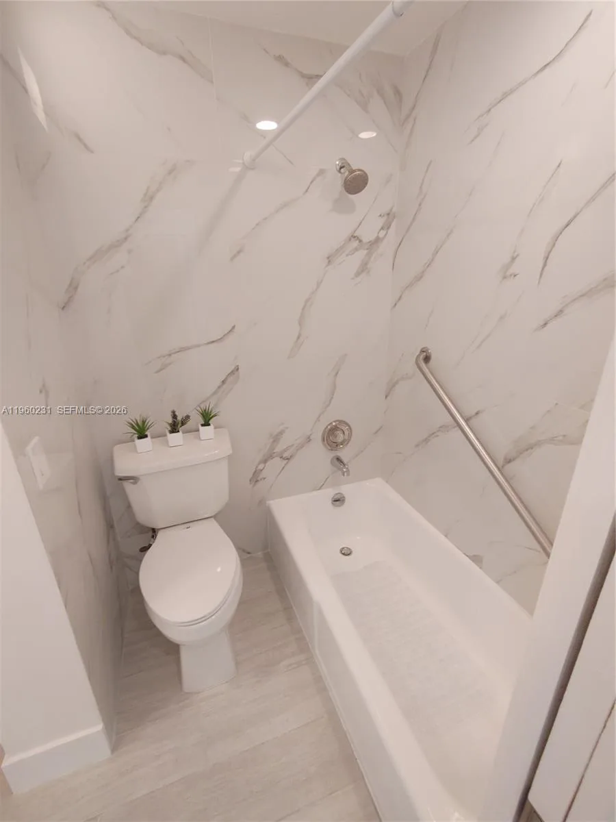215 SE 3rd Ave # 307C, Hallandale Beach, FL 33009 photo 10