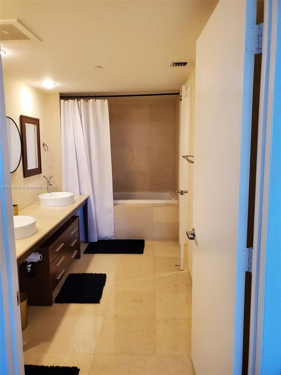 495 Brickell Ave # 707, Miami, FL 33131 photo 10
