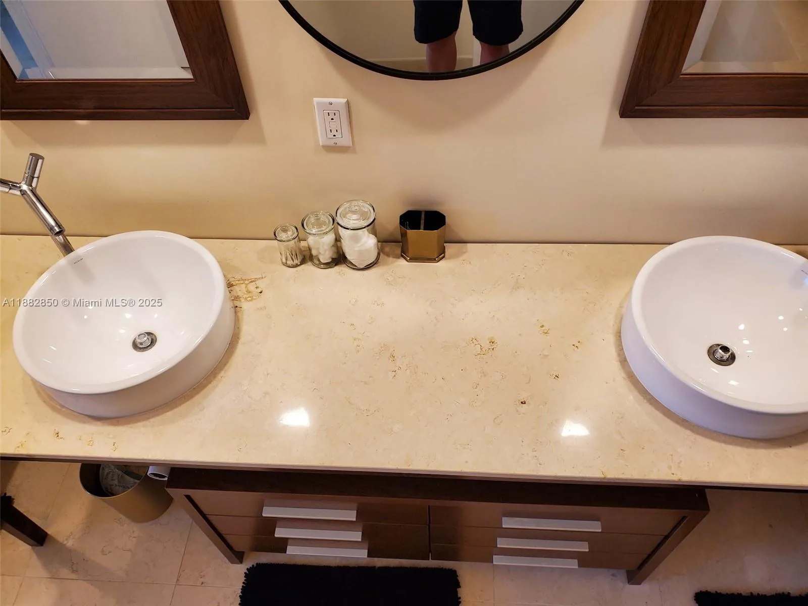 495 Brickell Ave # 707, Miami, FL 33131 photo 13
