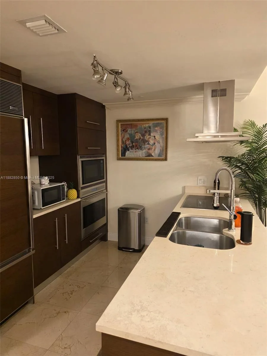 495 Brickell Ave # 707, Miami, FL 33131 photo 3