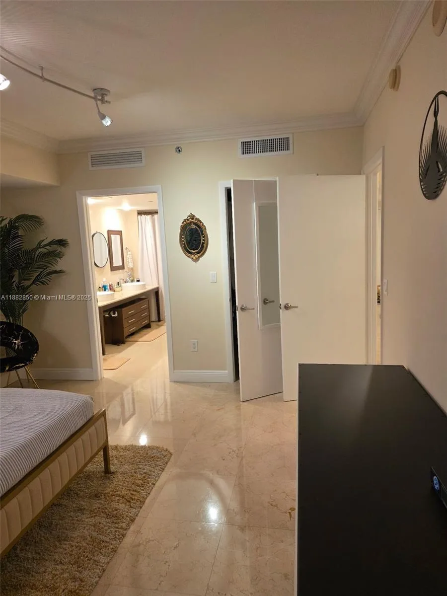 495 Brickell Ave # 707, Miami, FL 33131 photo 8