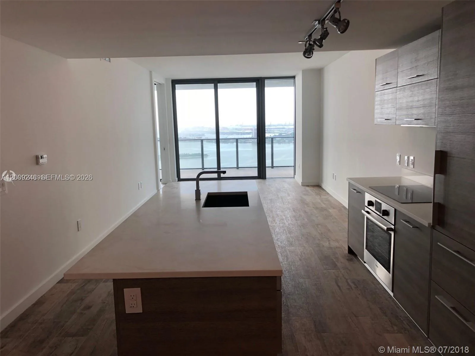 650 NE 32nd St # 4005, Miami, FL 33137
