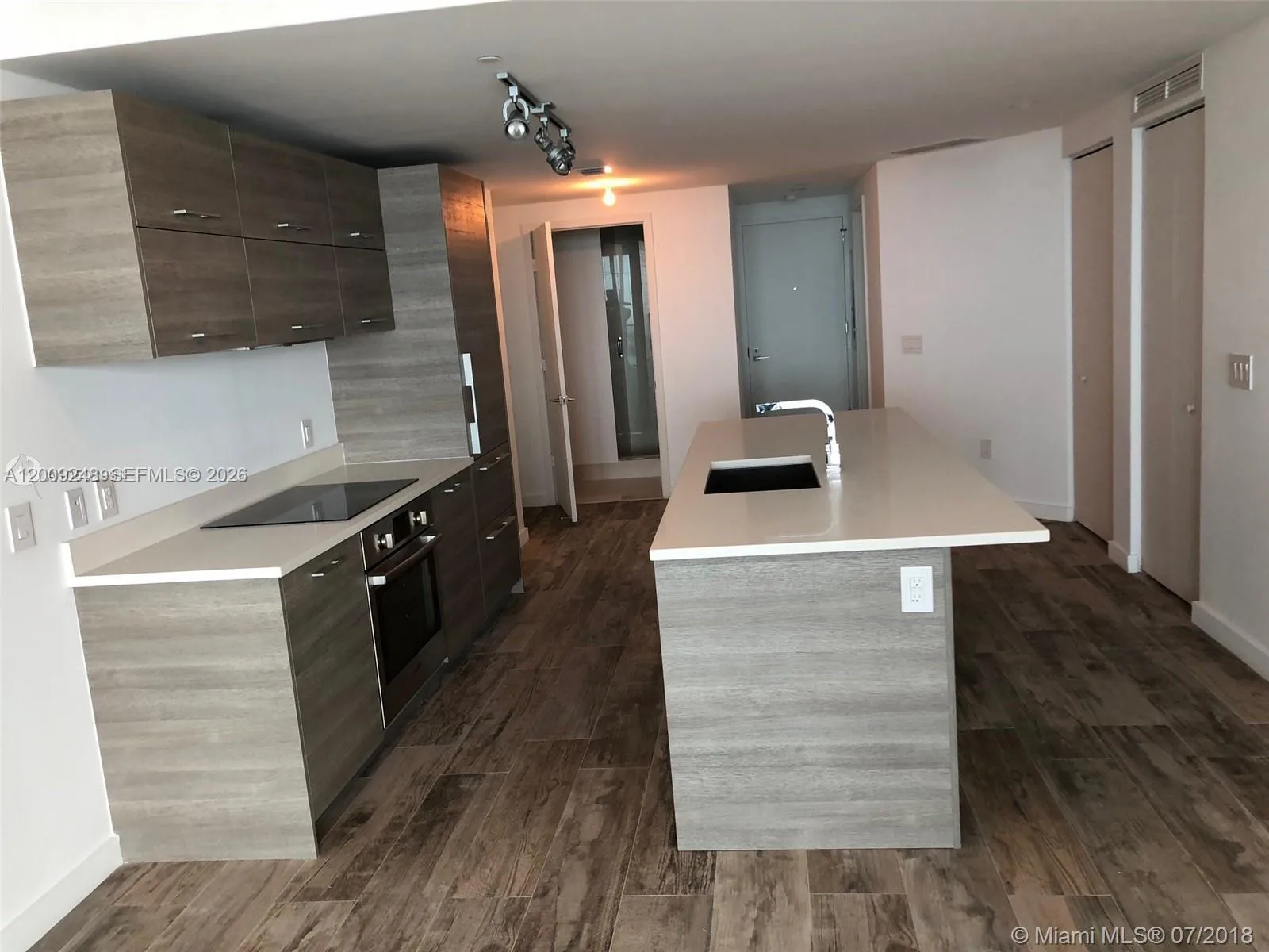 650 NE 32nd St # 4005, Miami, FL 33137 photo 2