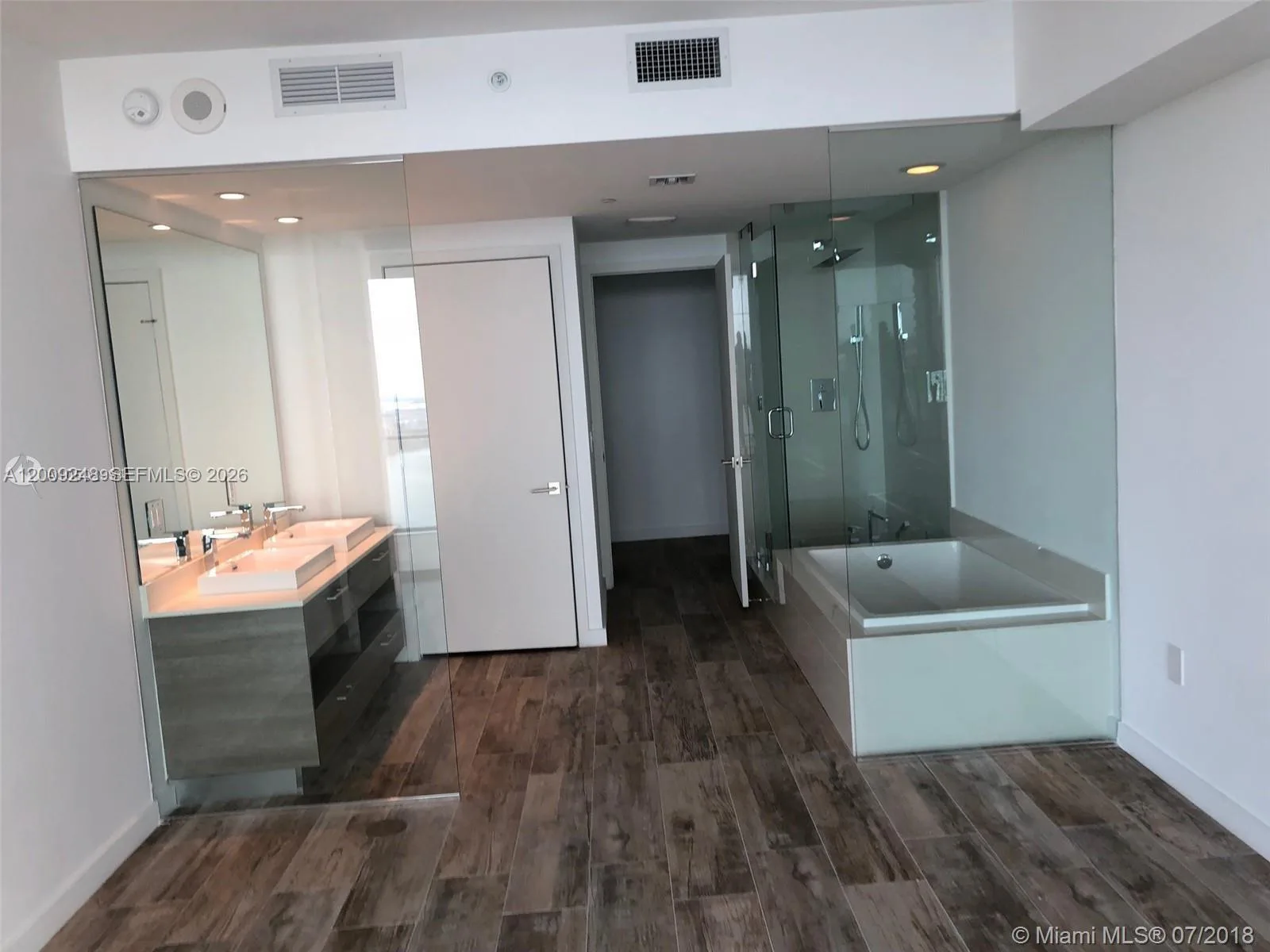 650 NE 32nd St # 4005, Miami, FL 33137 photo 3