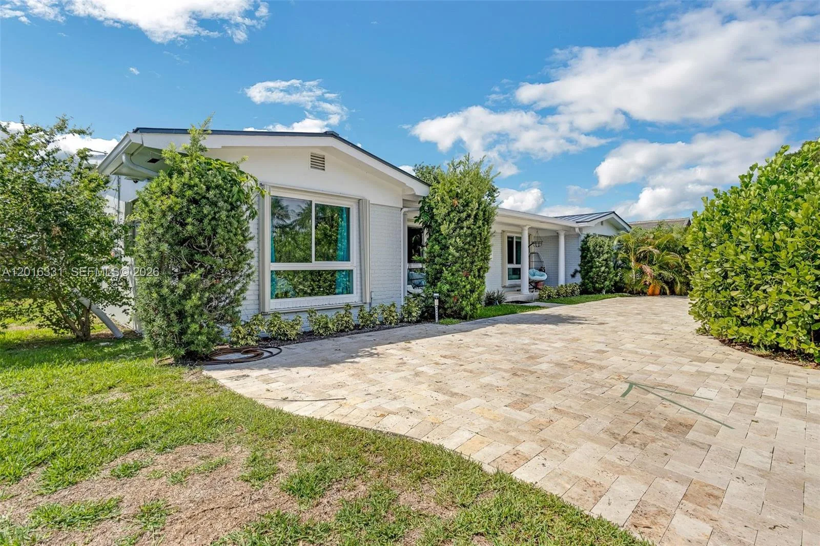 633 N Crescent Dr, Hollywood, FL 33021 photo 2