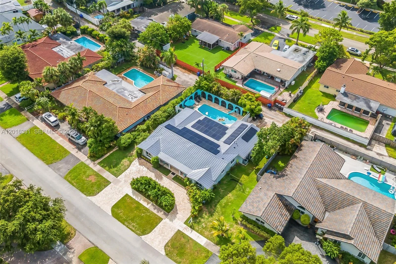 633 N Crescent Dr, Hollywood, FL 33021 photo 3