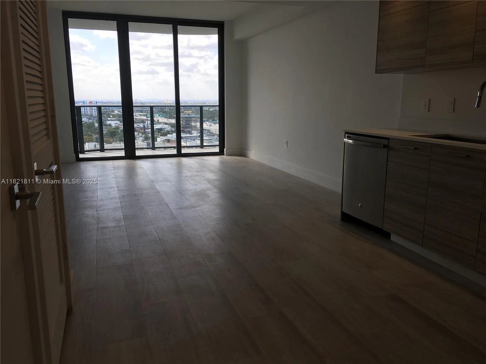 121 NE 34th St # 1410, Miami, FL 33137 photo 10
