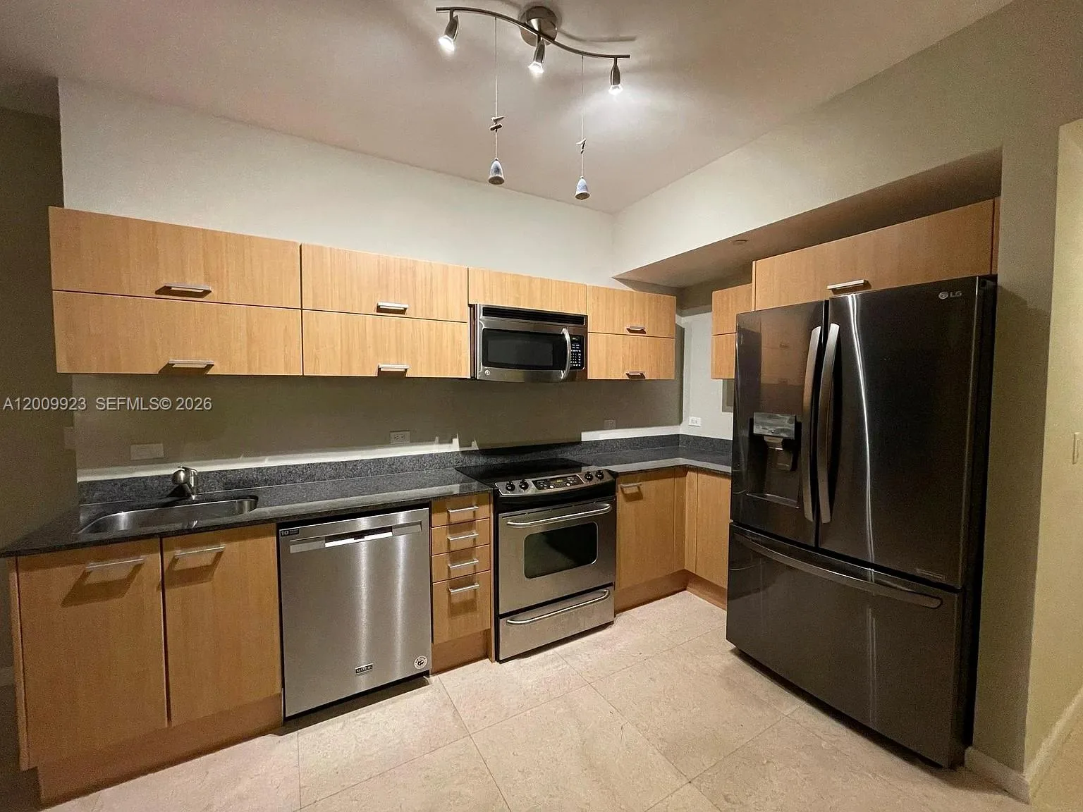 350 S Miami Ave # 2807, Miami, FL 33130 photo 2