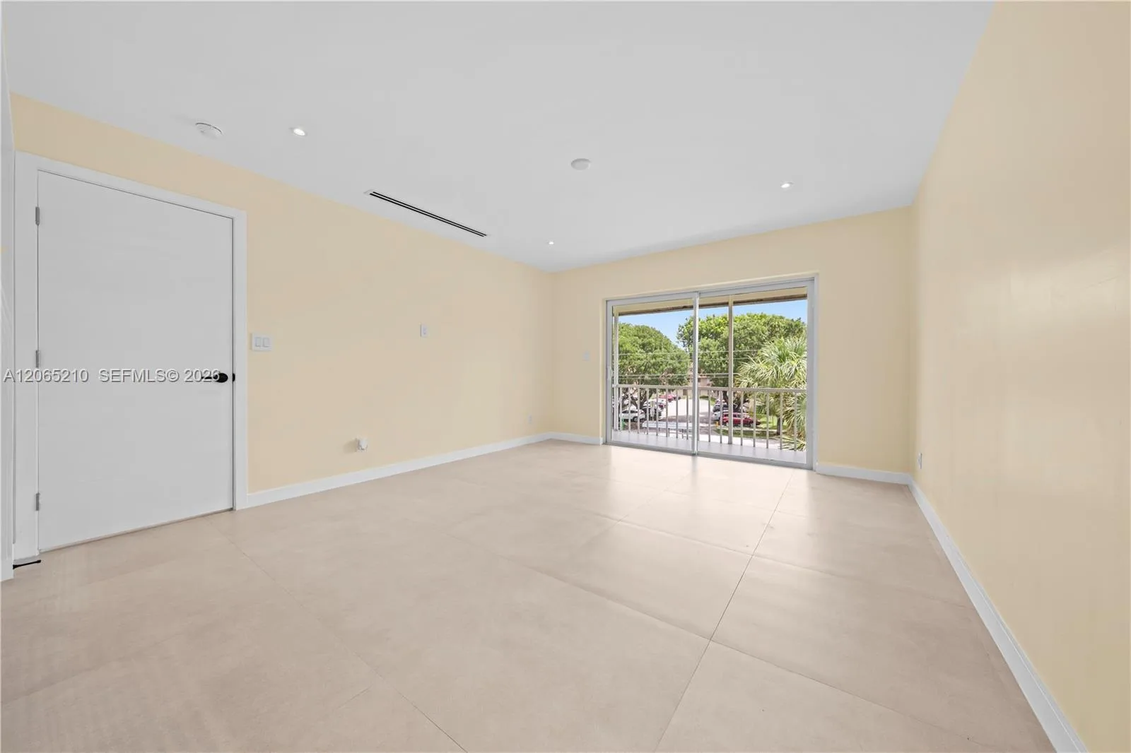 1400 NE 191st St # 305, Miami, FL 33179 photo 11