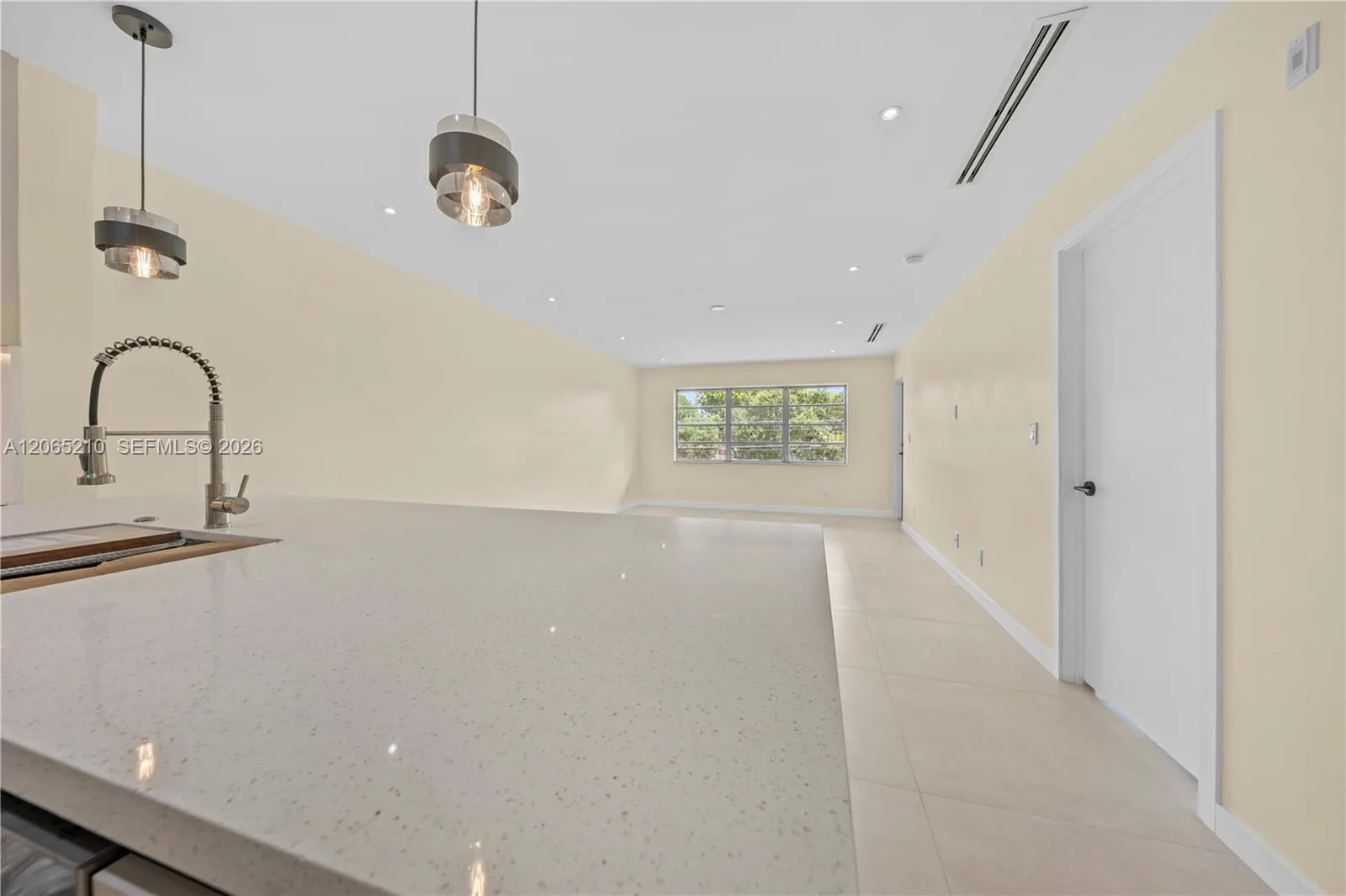 1400 NE 191st St # 305, Miami, FL 33179 photo 4