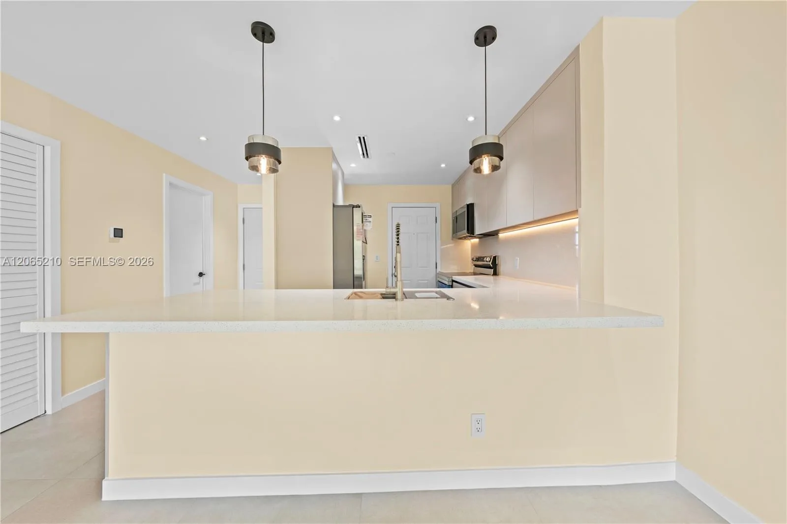 1400 NE 191st St # 305, Miami, FL 33179 photo 5