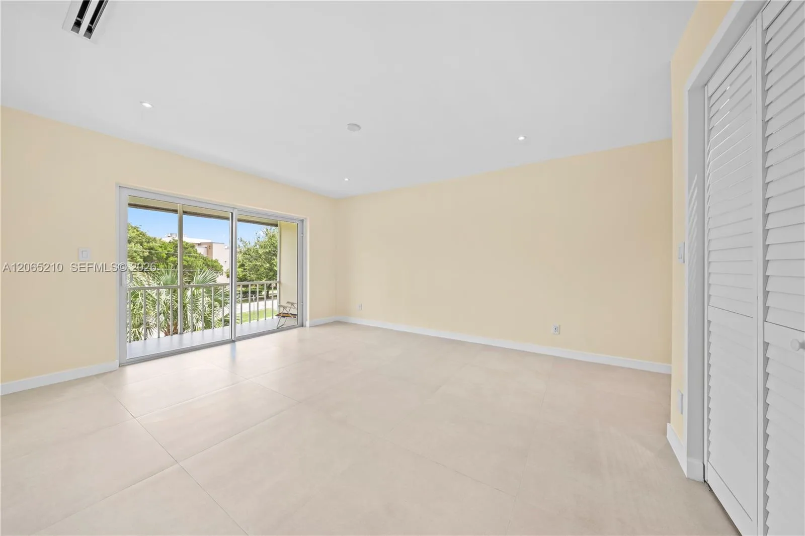 1400 NE 191st St # 305, Miami, FL 33179 photo 9