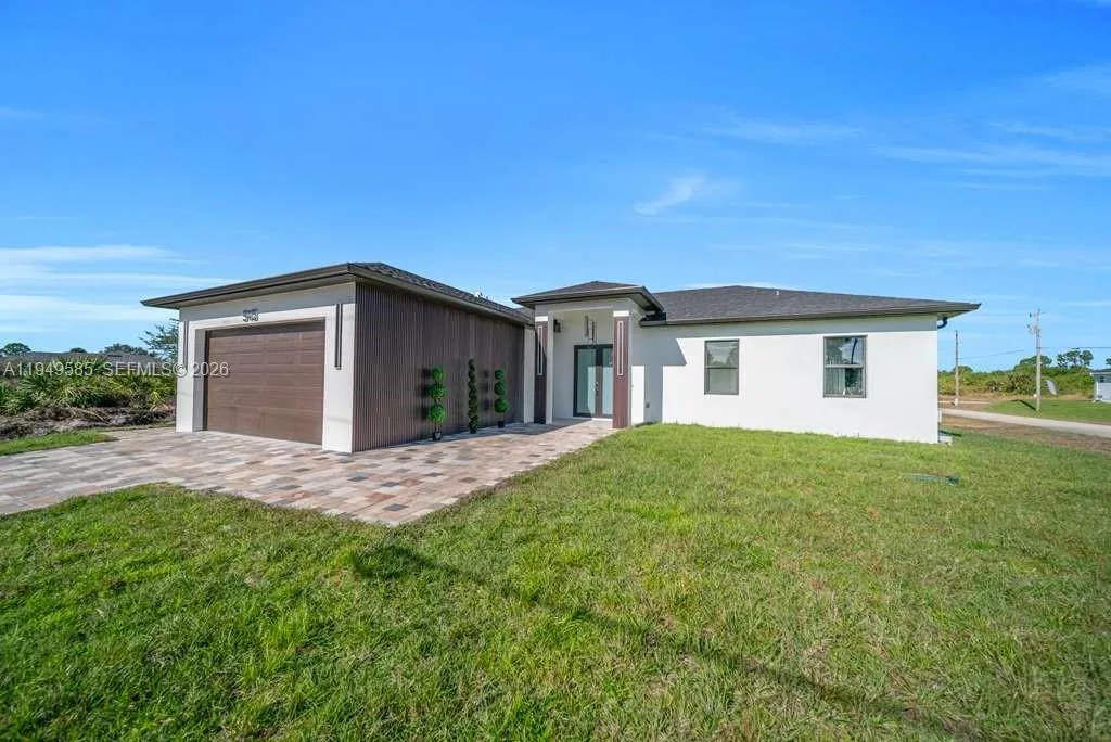 945 GREGORY ST E, Lehigh Acres, FL 33974 photo 4