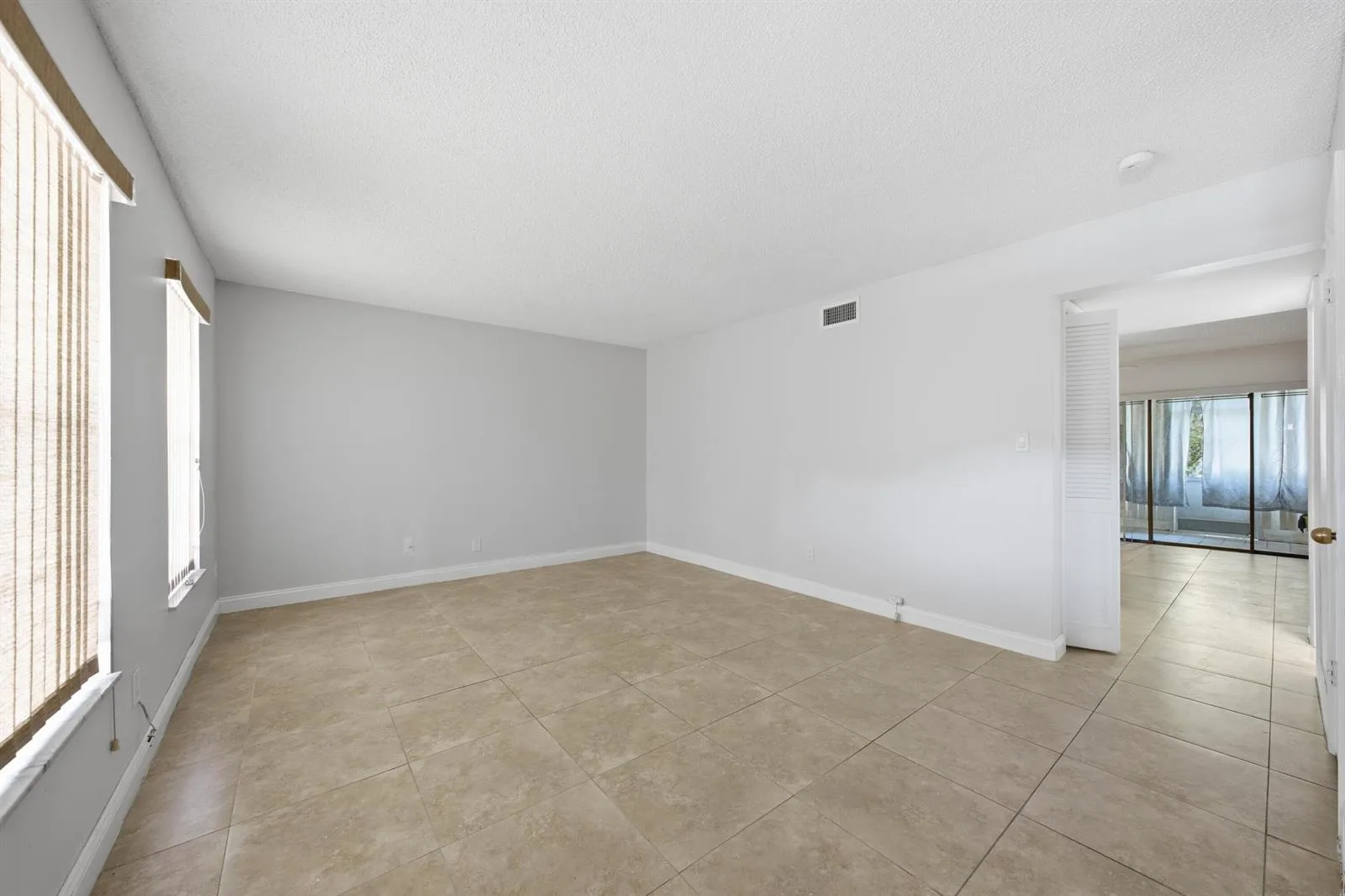 52 Canterbury Lane, Tamarac, FL 33319 photo 4