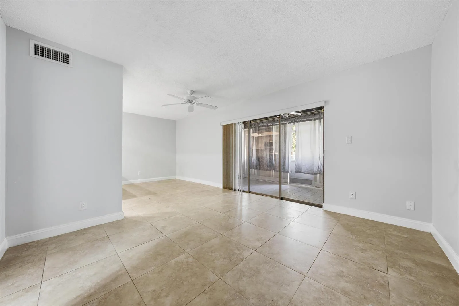 52 Canterbury Lane, Tamarac, FL 33319 photo 6