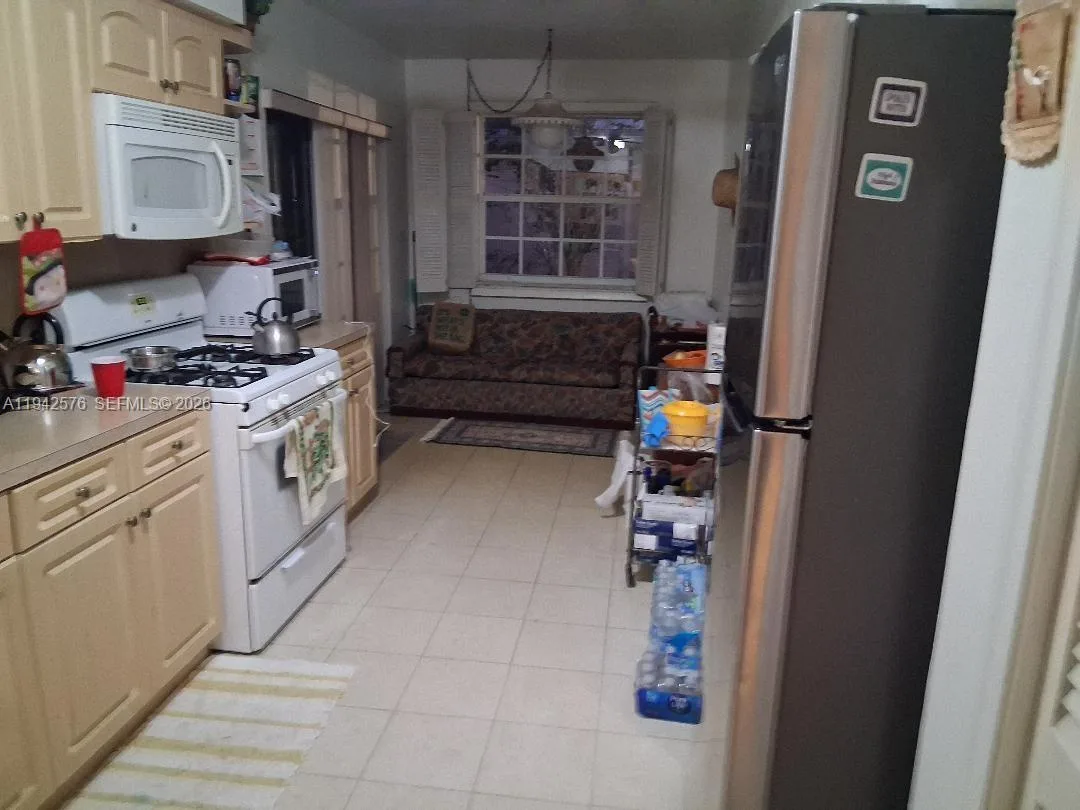Listing photo 6