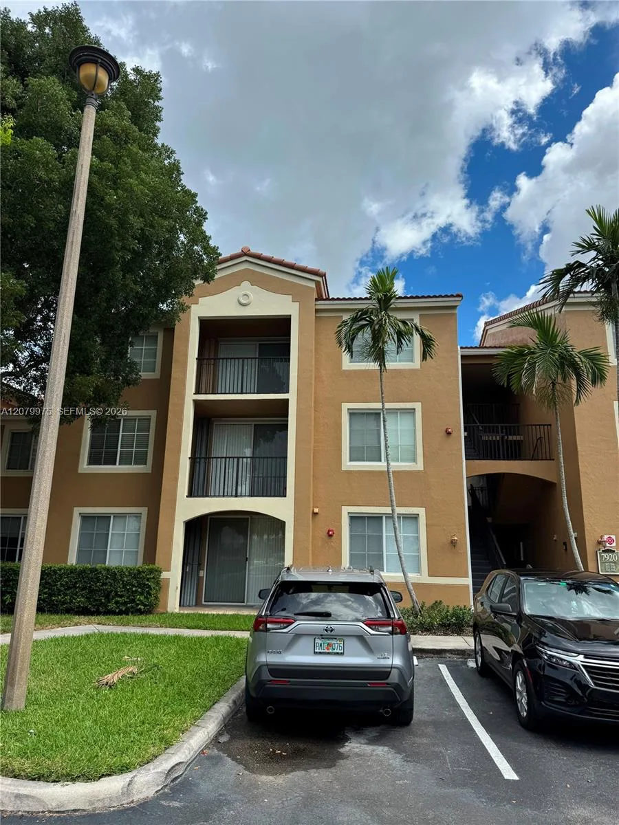 7920 N Nob Hill Rd # 103, Tamarac, FL 33321