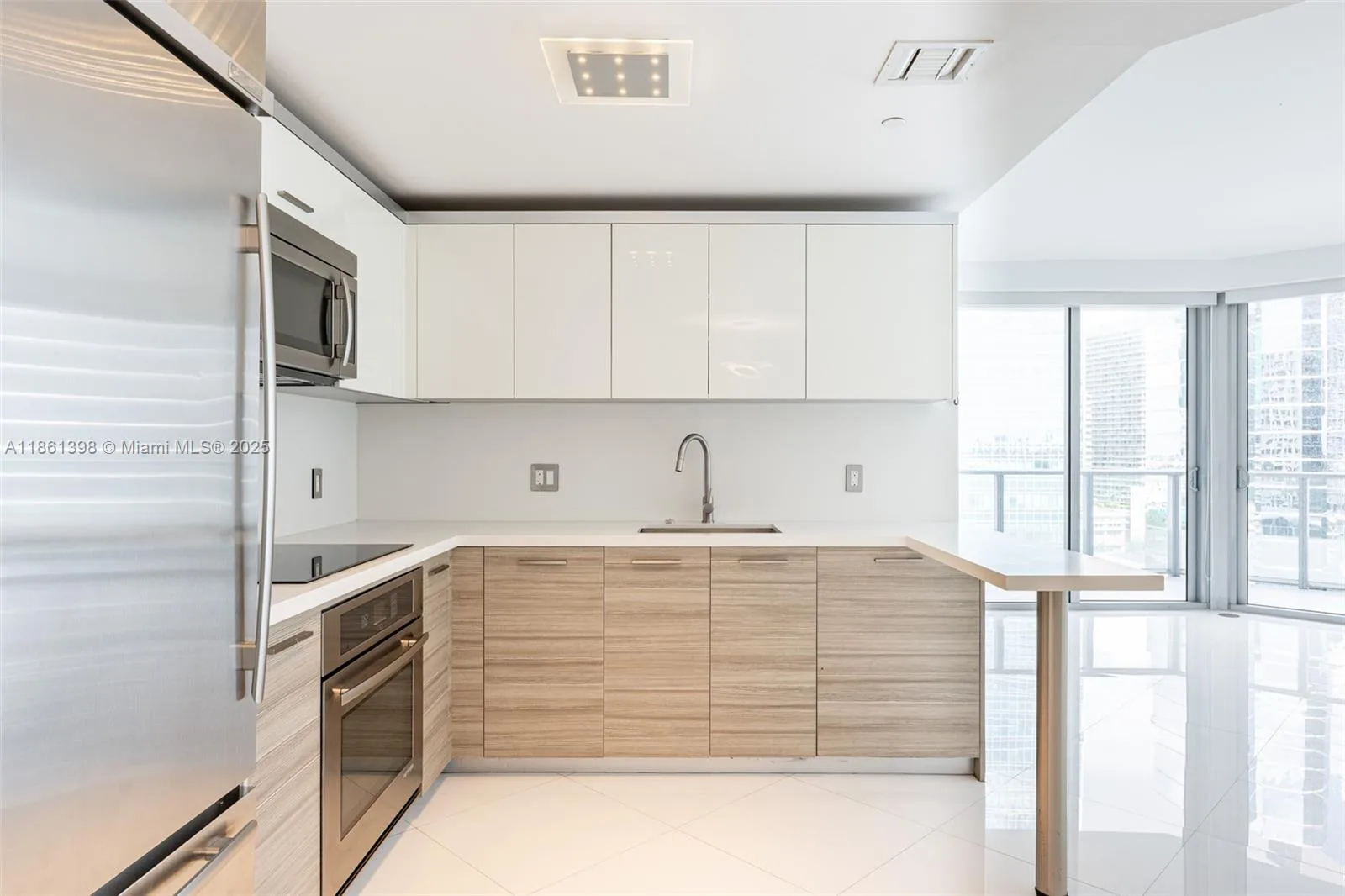 1300 Brickell Bay Dr # 1802, Miami, FL 33131 photo 3