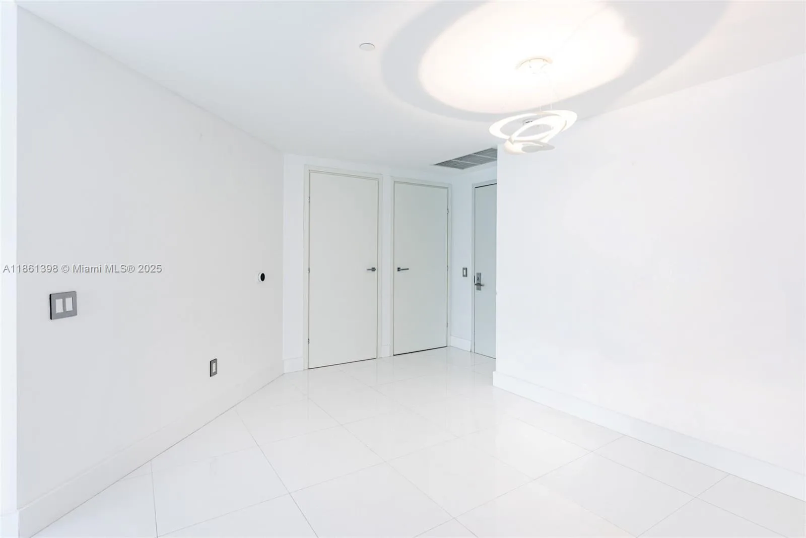 1300 Brickell Bay Dr # 1802, Miami, FL 33131 photo 6