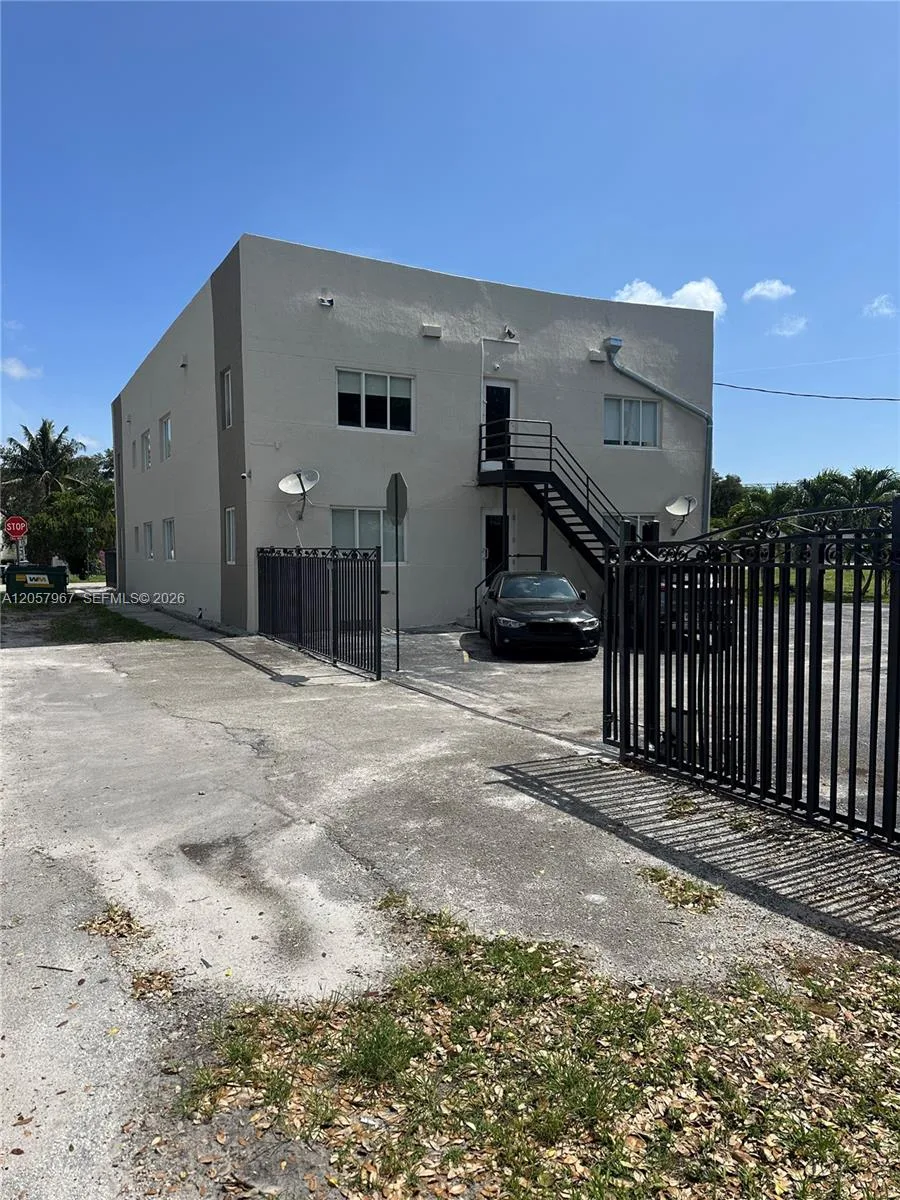 2500 NE 192nd St # 6, Miami, FL 33180