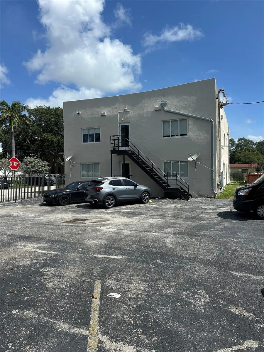 2500 NE 192nd St # 6, Miami, FL 33180 photo 3