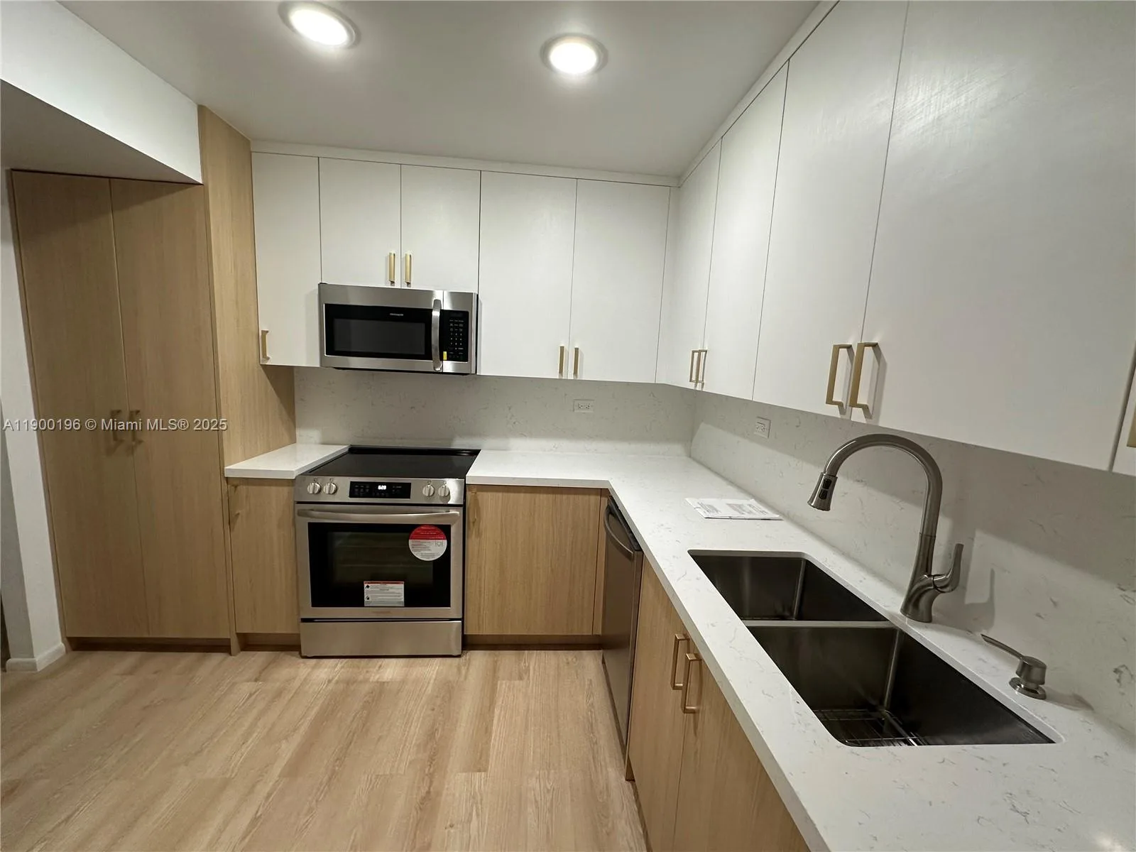6039 Collins Ave # 1212, Miami Beach, FL 33140