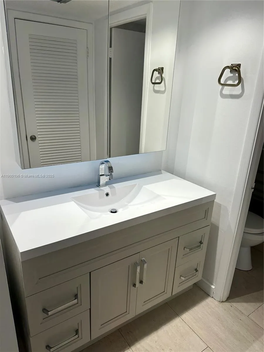 6039 Collins Ave # 1212, Miami Beach, FL 33140 photo 3