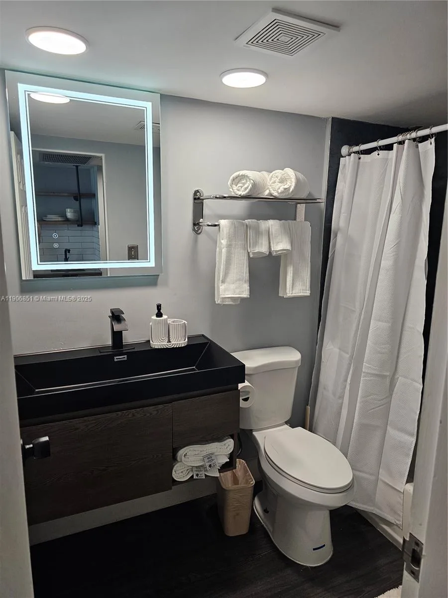 19201 Collins Ave # 324, Sunny Isles Beach, FL 33160 photo 3