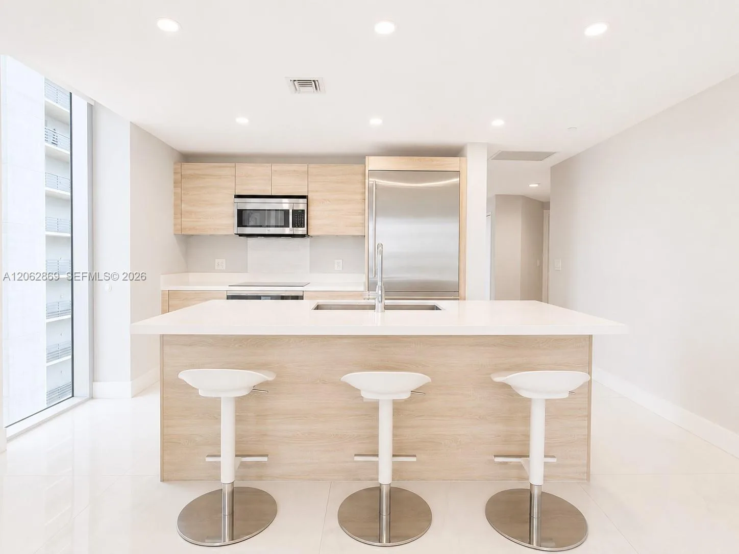 16385 Biscayne Blvd # 2007, North Miami Beach, FL 33160 photo 3