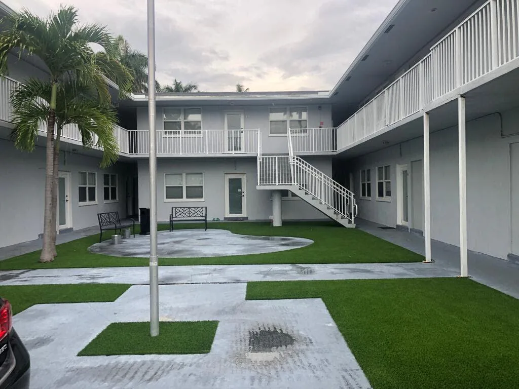 930 N 14th Court, Hollywood, FL 33020 photo 2