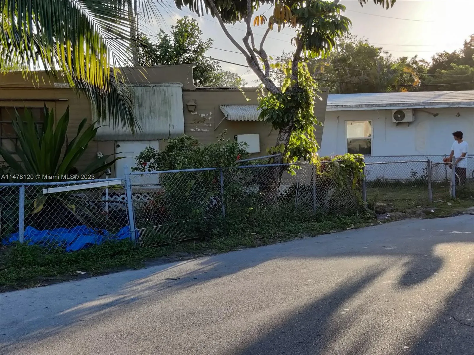 2234 NE 137  ST, North Miami Beach, FL 33181-1840 photo 3