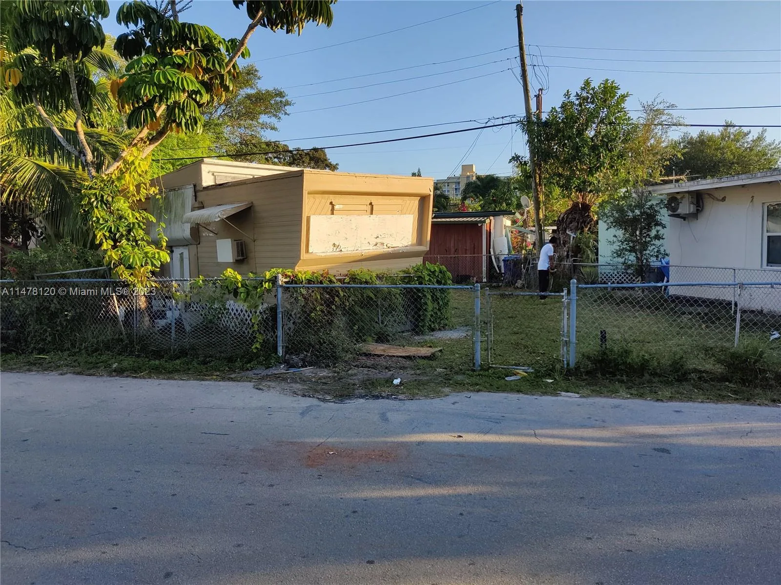 2234 NE 137  ST, North Miami Beach, FL 33181-1840 photo 4