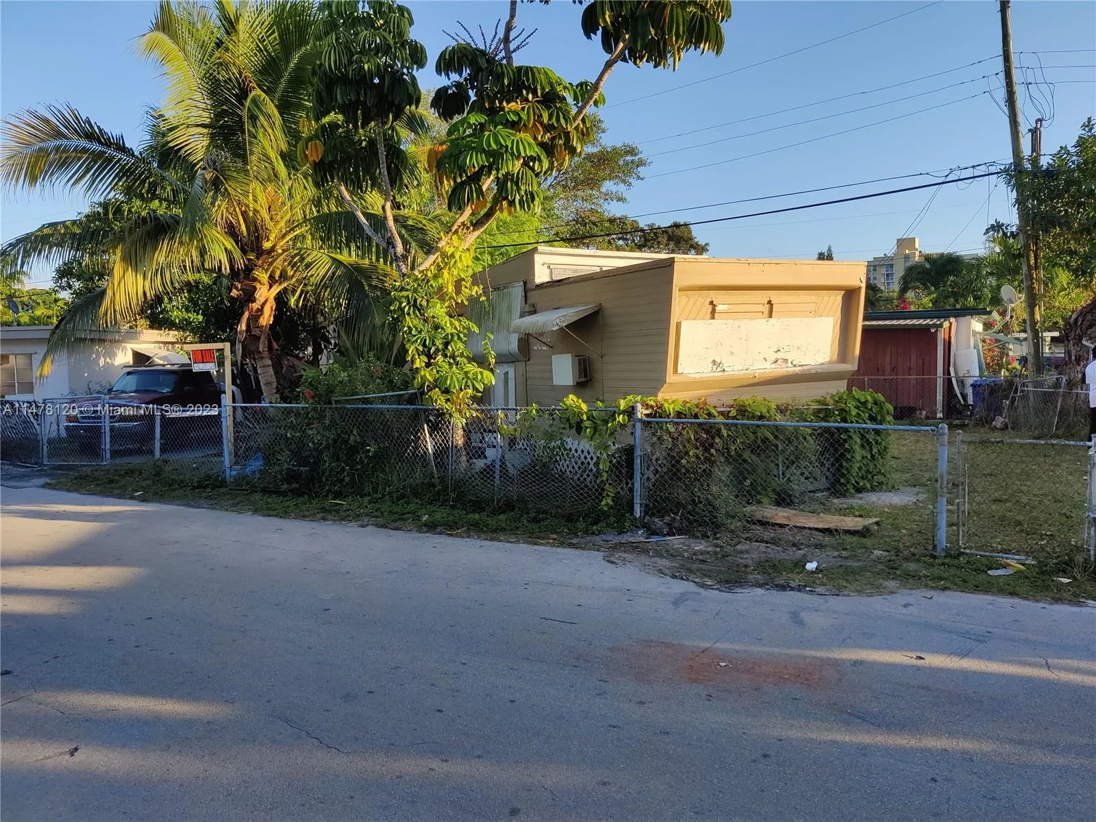 2234 NE 137  ST, North Miami Beach, FL 33181-1840 photo 5