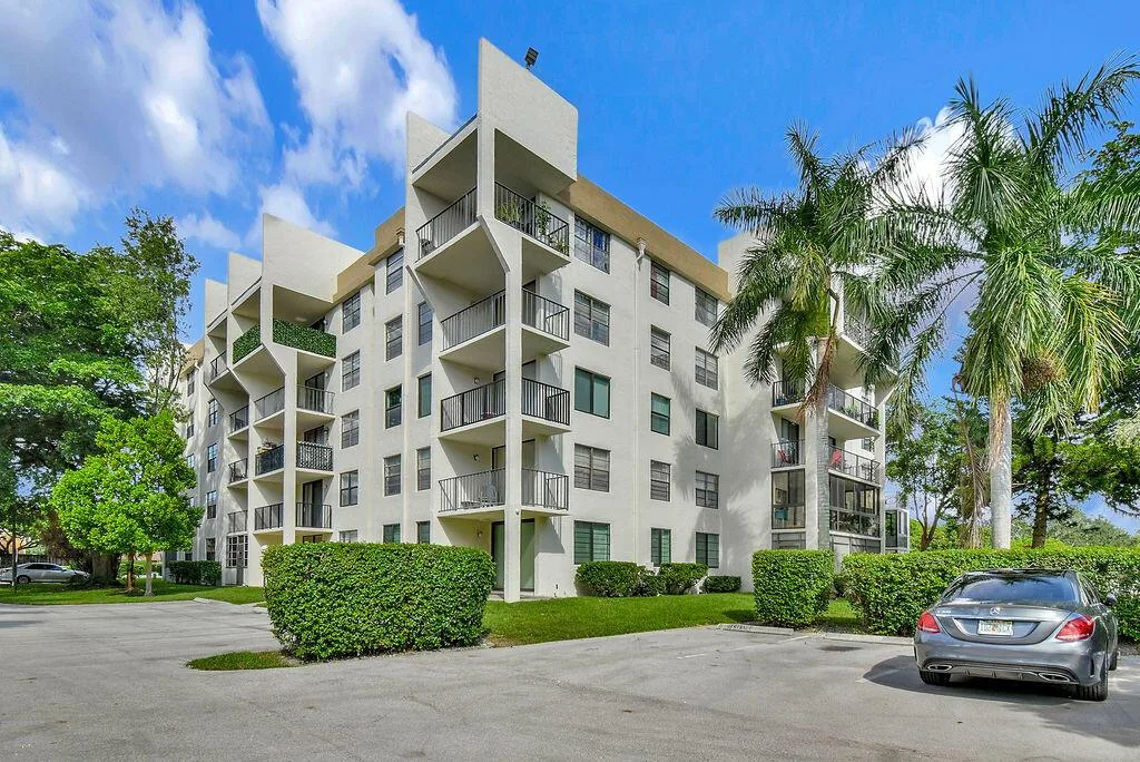 6190 Woodlands Boulevard # 312, Tamarac, FL 33319