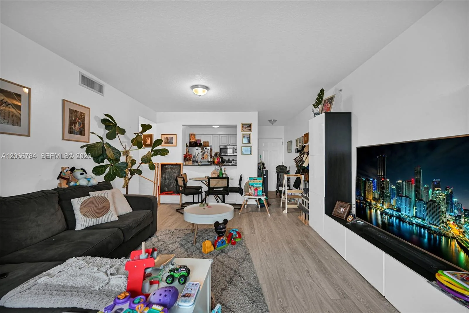 900 SW 8th St # 908, Miami, FL 33130 photo 10