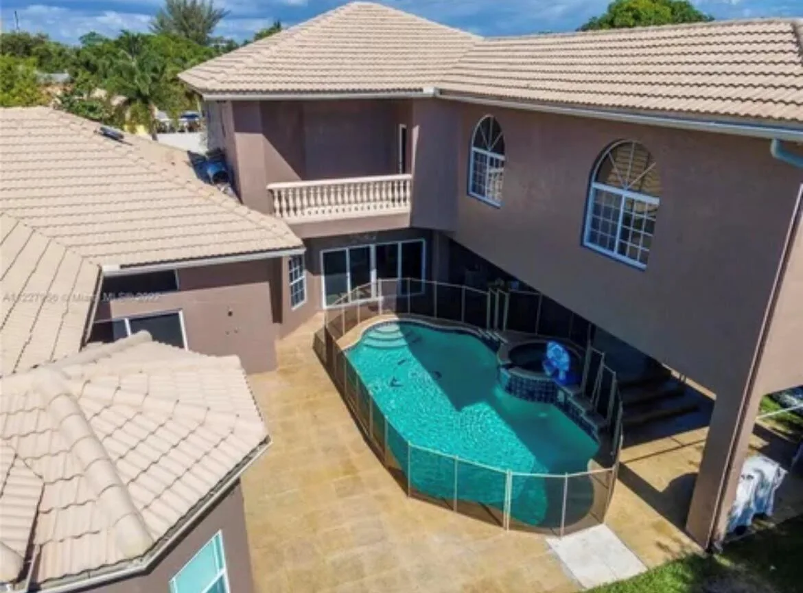 423 NE 3rd Street, Pompano Beach, FL 33060 photo 2
