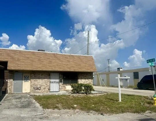 4493 NW 8th Avenue NW # 8, Oakland Park, FL 33334