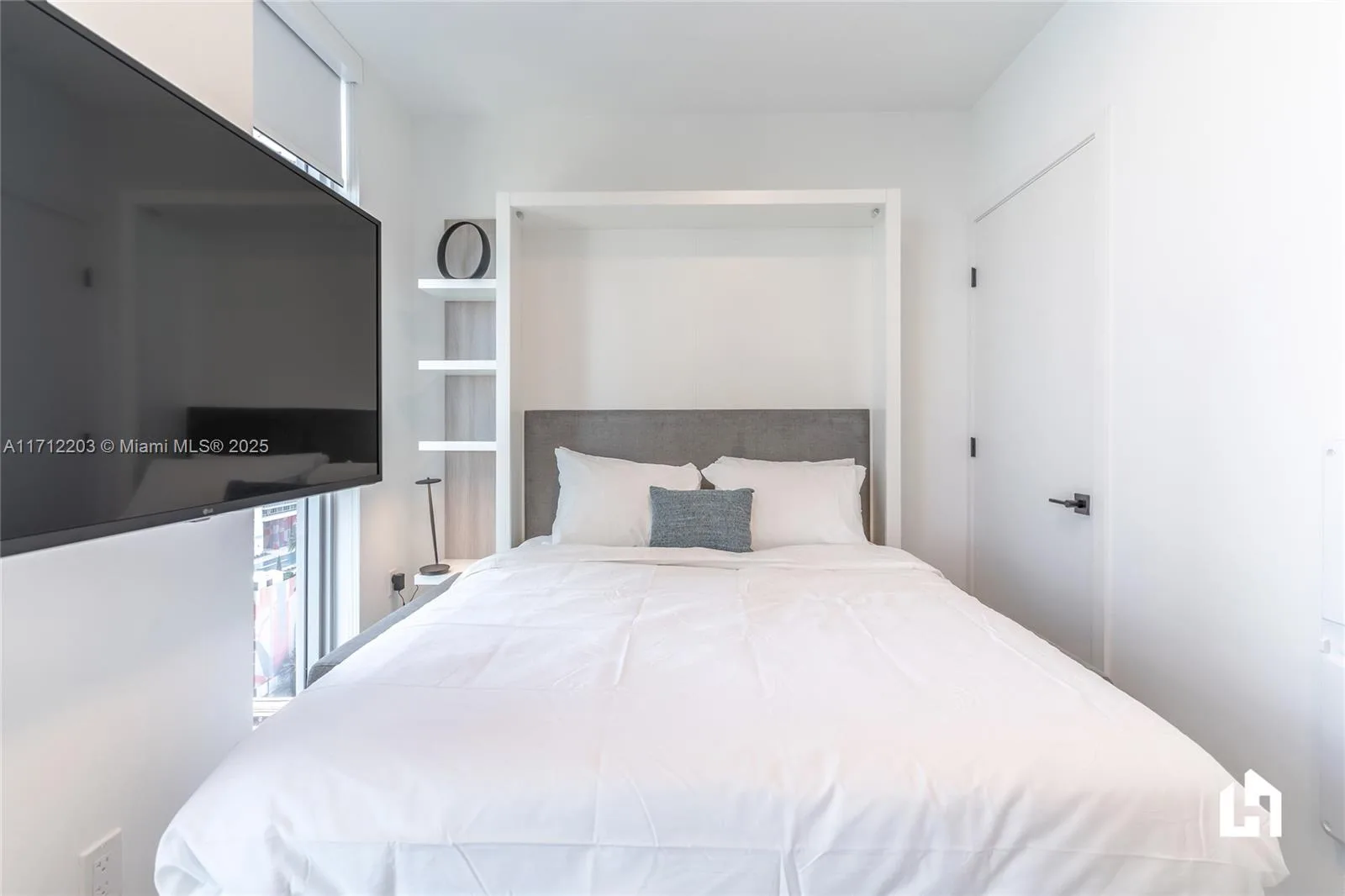 227 NE 2nd St # 2412, Miami, FL 33132 photo 12
