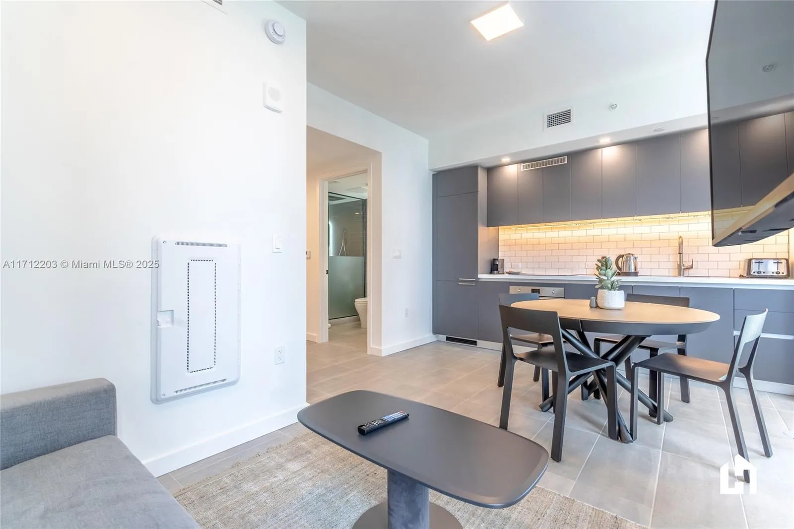 227 NE 2nd St # 2412, Miami, FL 33132 photo 3