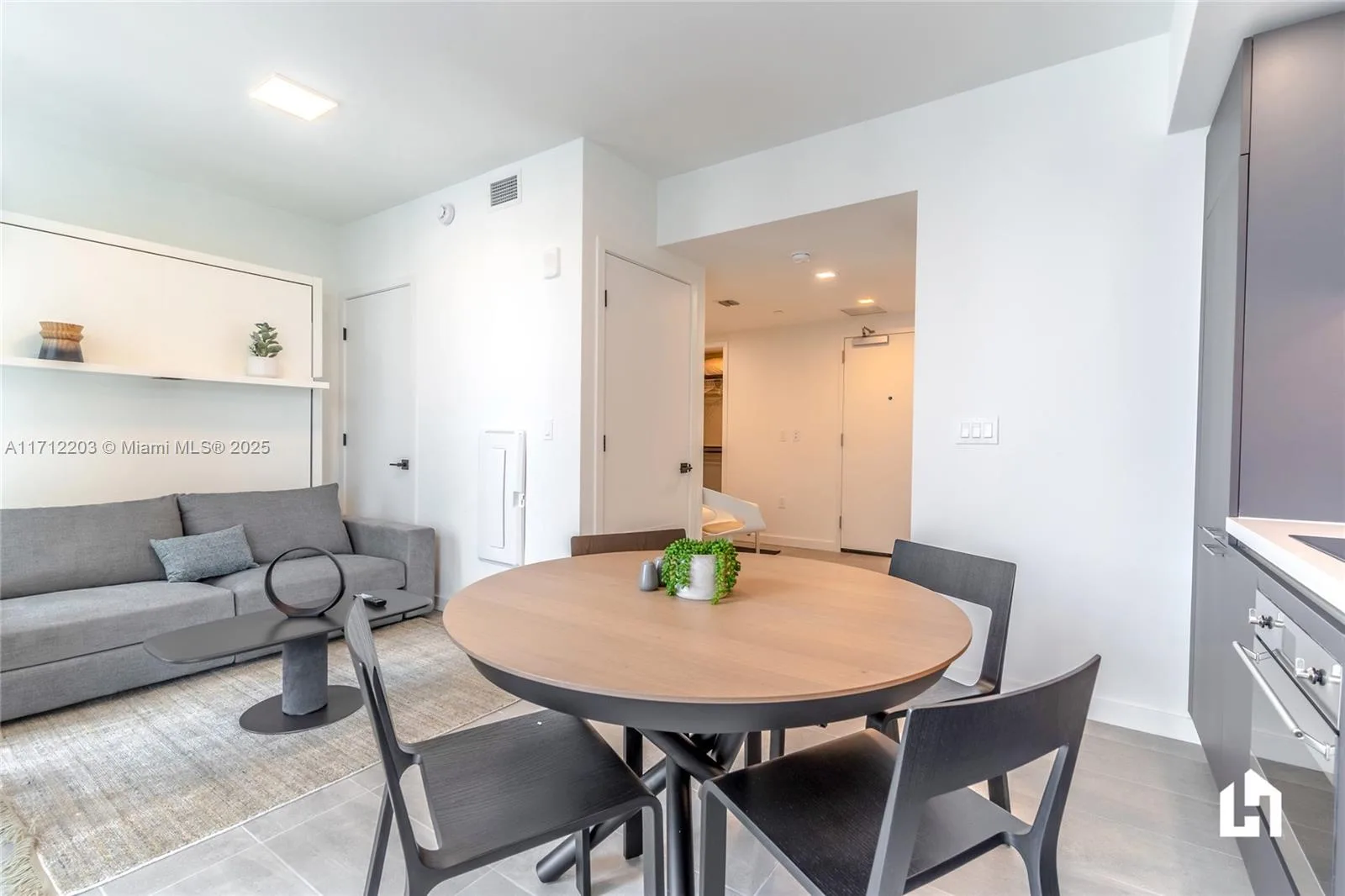 227 NE 2nd St # 2412, Miami, FL 33132 photo 4