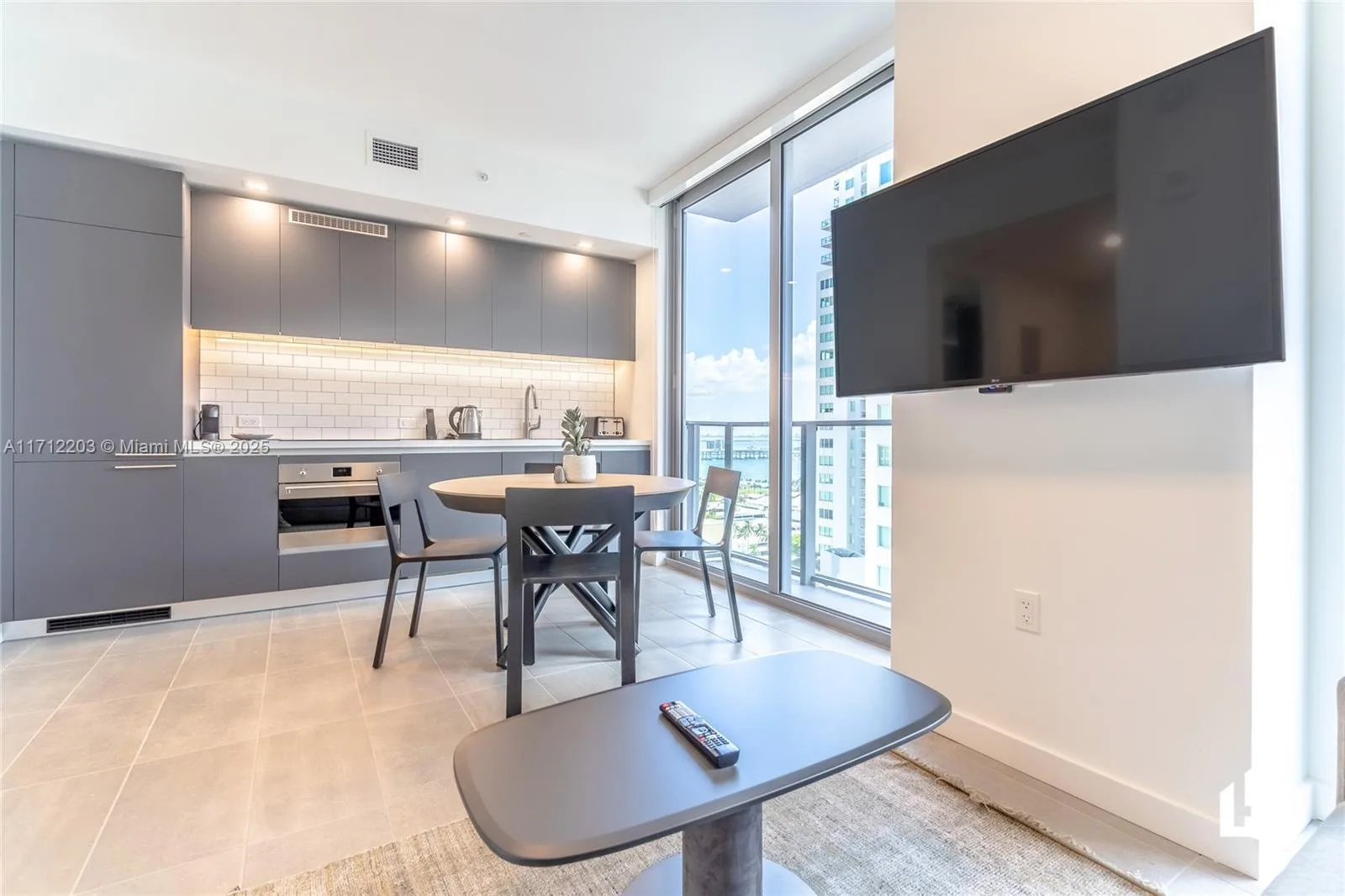 227 NE 2nd St # 2412, Miami, FL 33132 photo 5