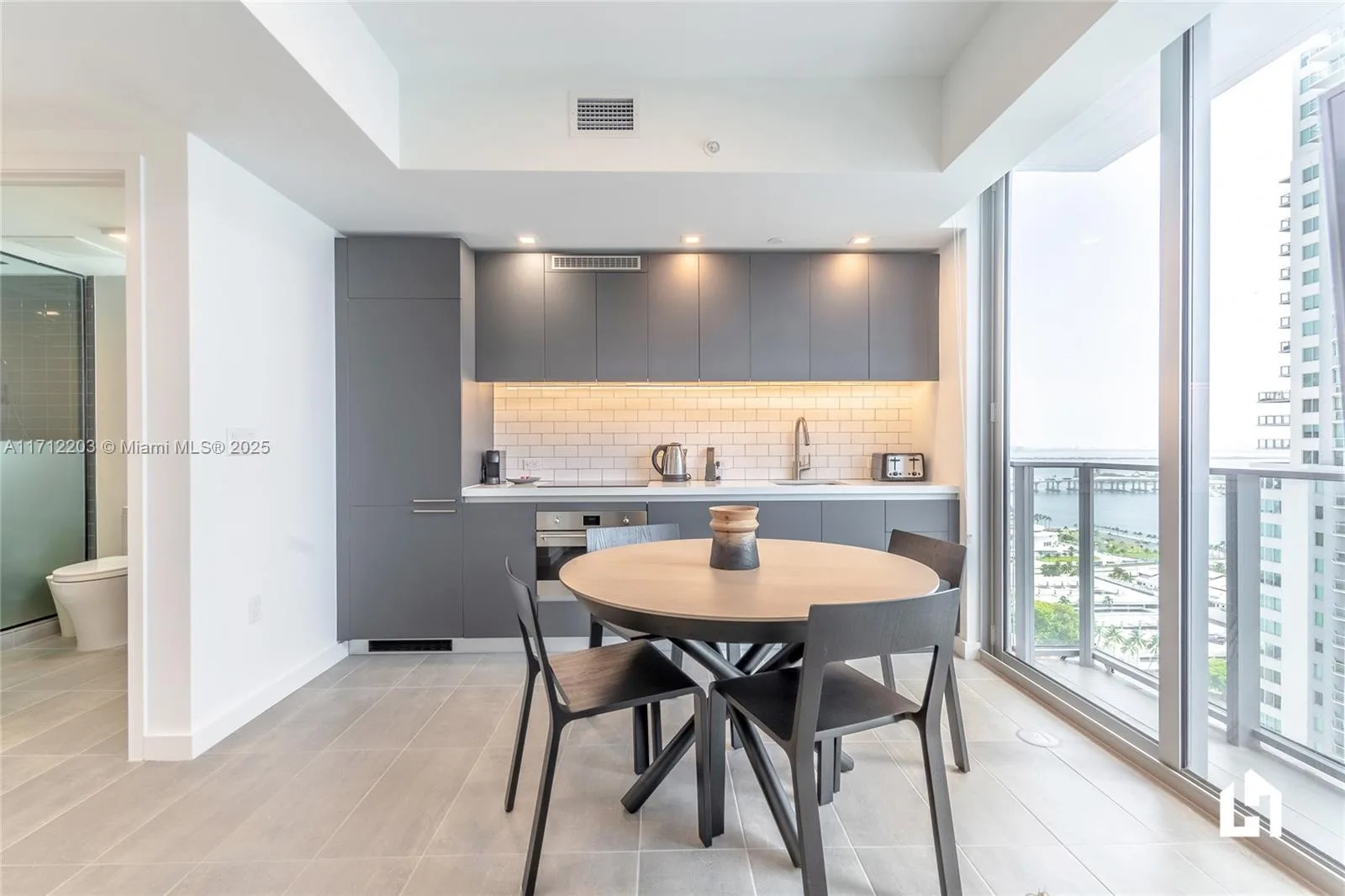 227 NE 2nd St # 2412, Miami, FL 33132 photo 7